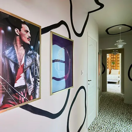 Paillettes Fever, Maison Avec Karaoke, 3 Appartement