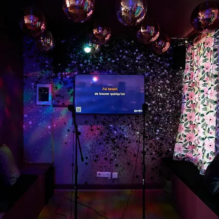 Paillettes Fever, Maison Avec Karaoke, 3 *
